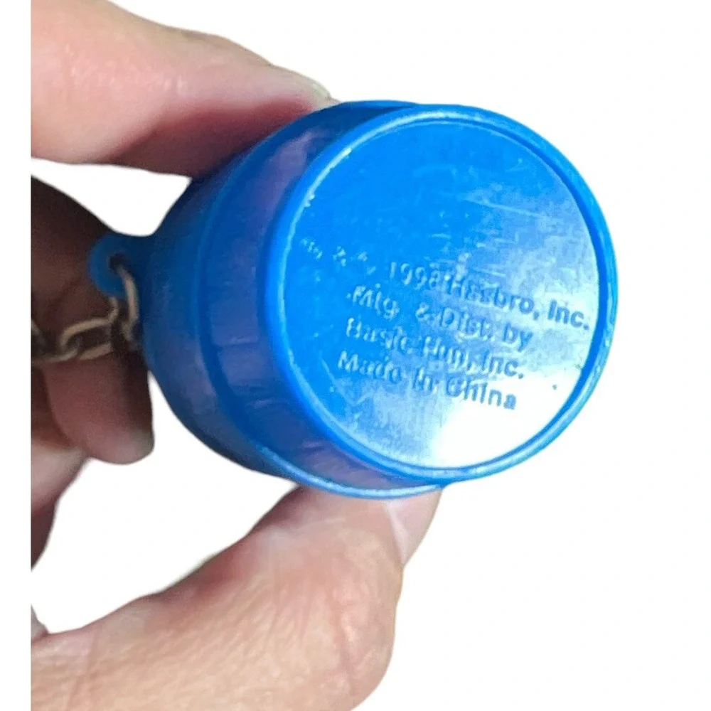 Barrel of Monkeys Game Keychain 1998 Hasbro Basic Fun Key Ring Blue